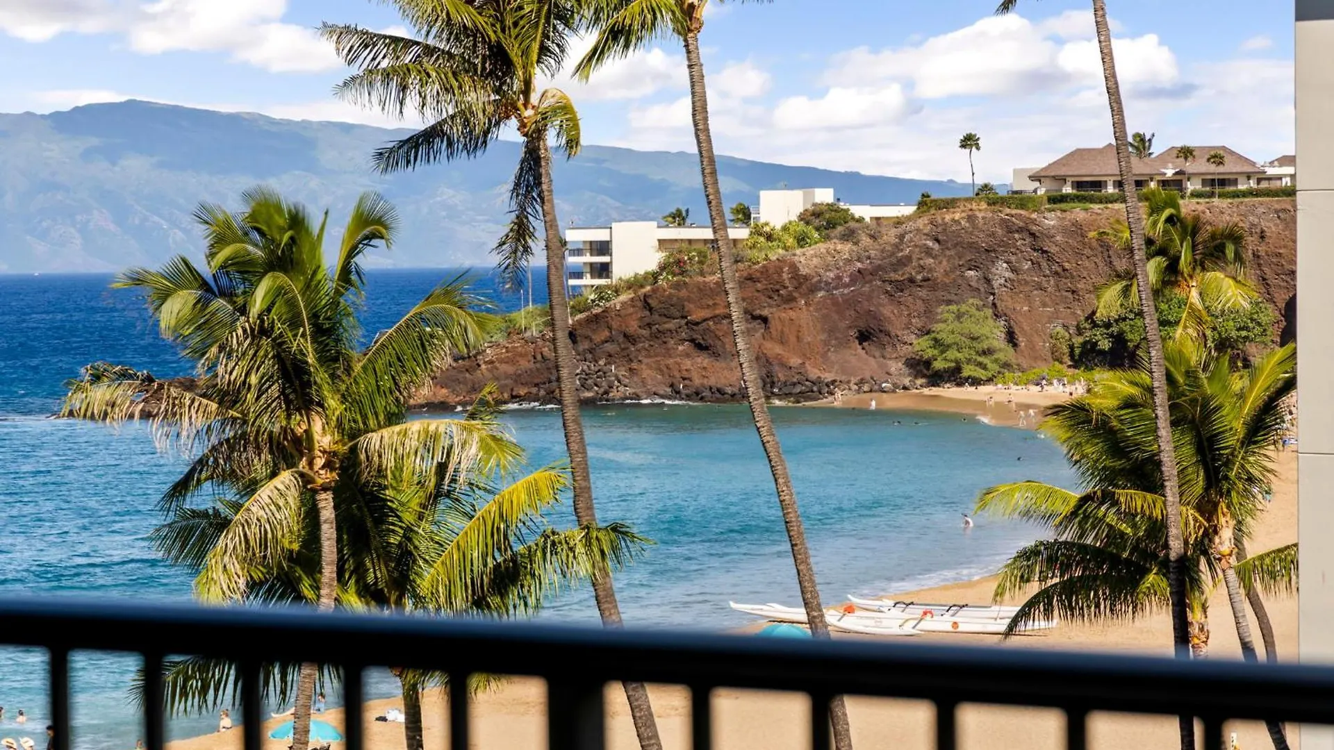 Whaler Resort 508- Fully Remodeled Whaler Condo, Stunning Kaanapali Beach Black Rock View Lahaina